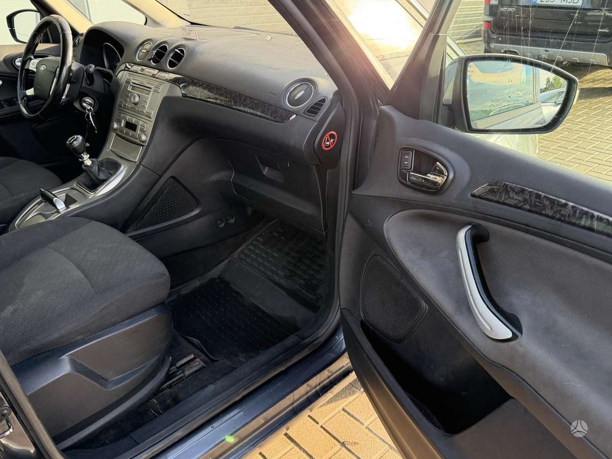Ford Galaxy 2006 — photo 18