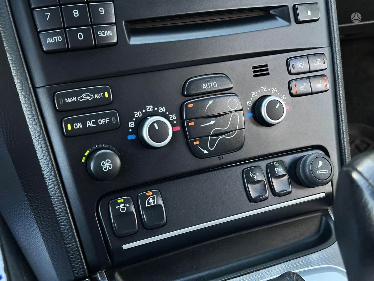 Volvo XC90 2010 — фото 26