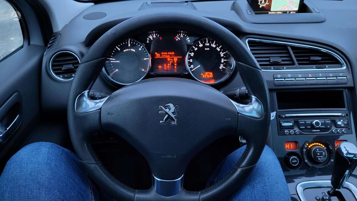 Peugeot 5008 2014 — photo 22