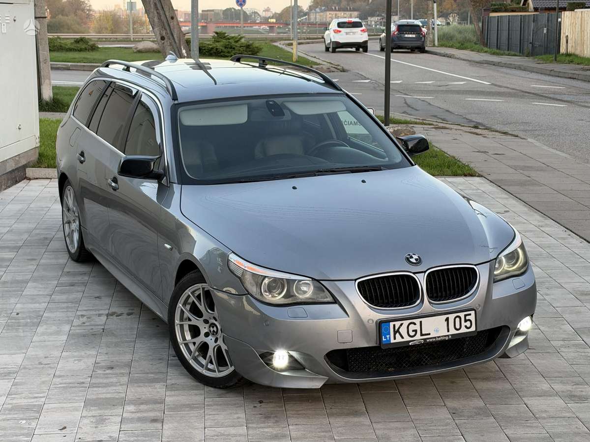 BMW 530 2004 — вигляд ззаду