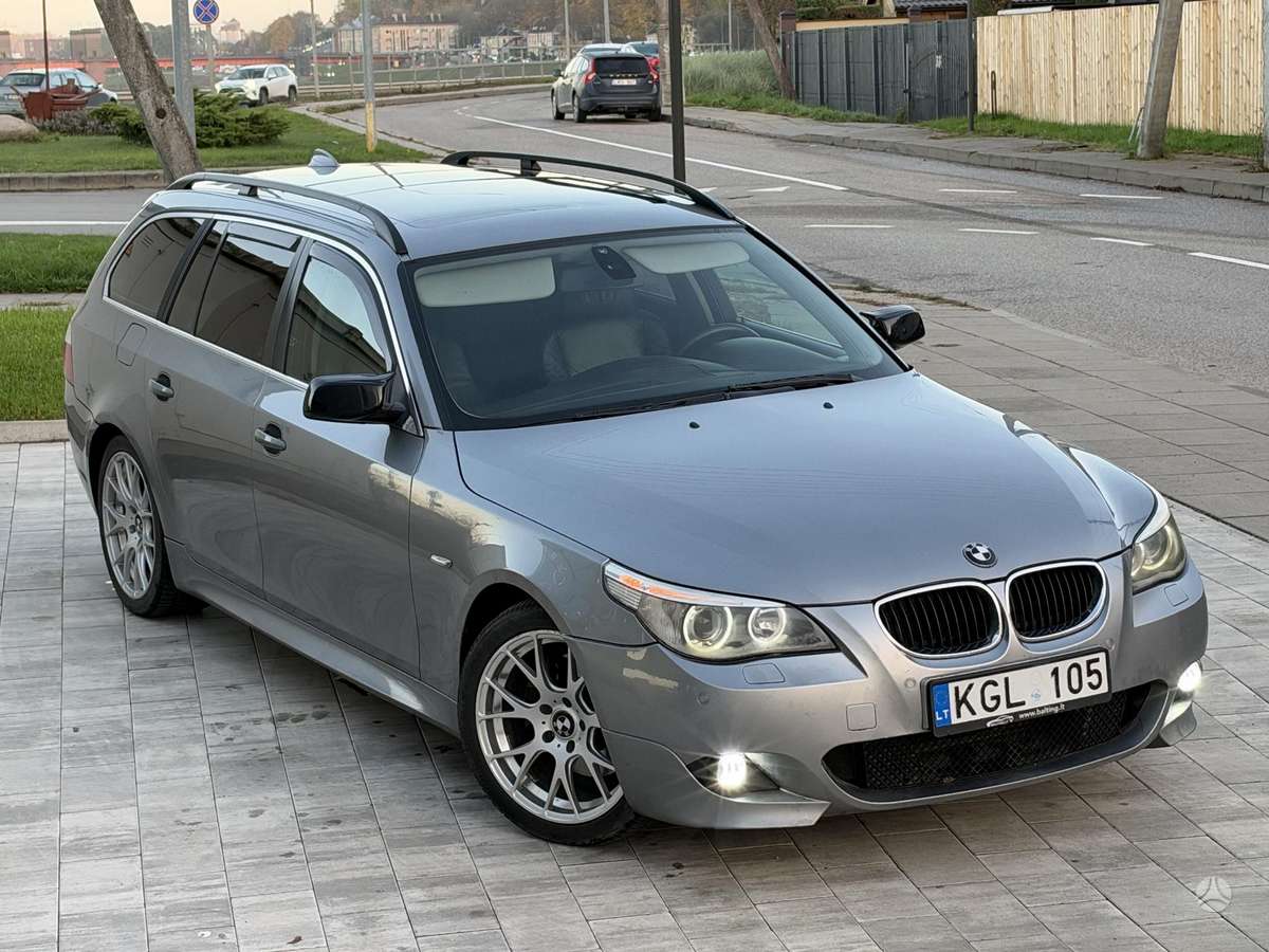 BMW 530 2004 — салон