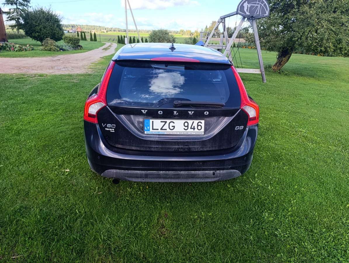Volvo V60 2011 — interior