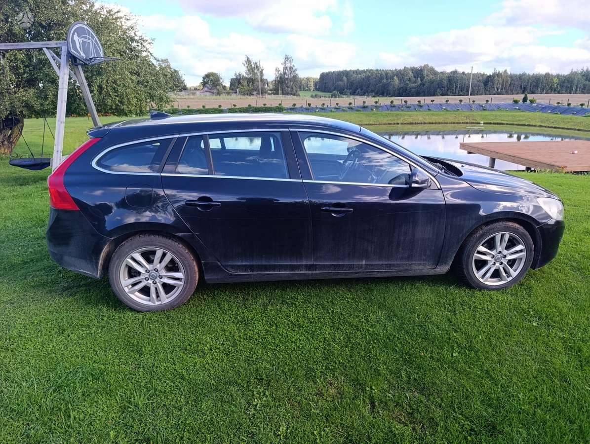 Volvo V60 2011 — engine 1984 cm³, 163 HP (120kW)