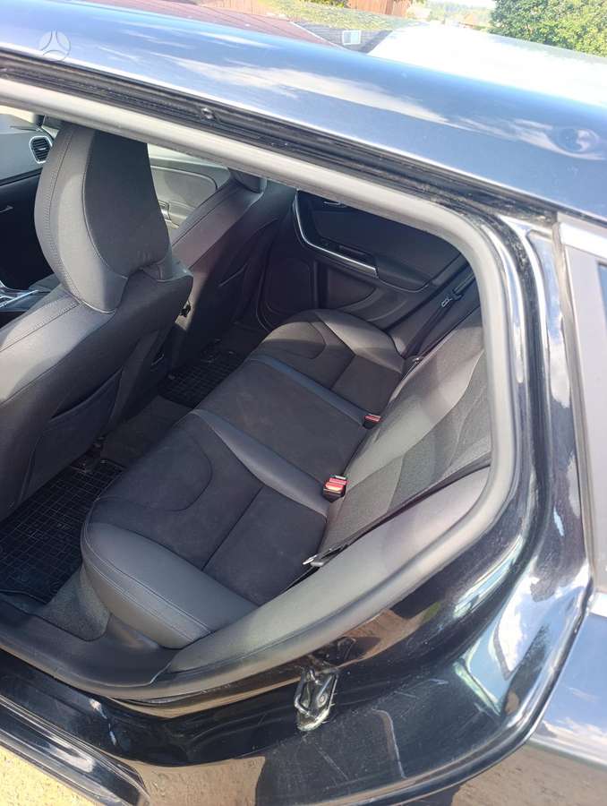 Volvo V60 2011 — photo 8