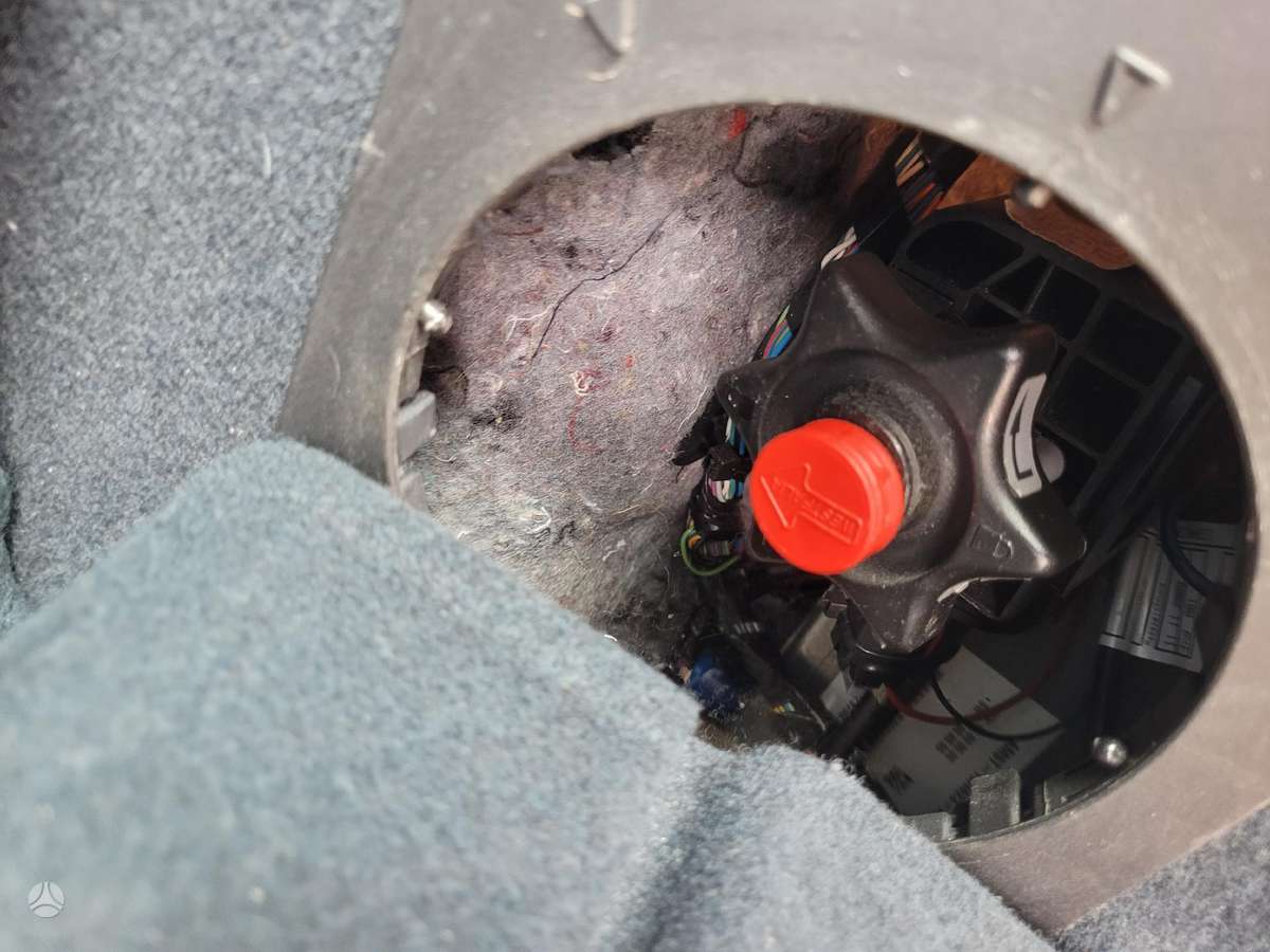 Ford Grand 2011 — photo 11