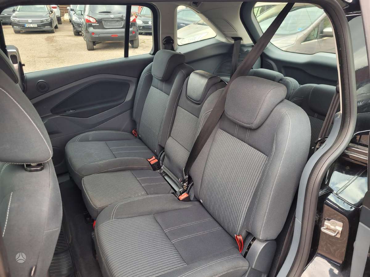 Ford Grand 2011 — photo 13