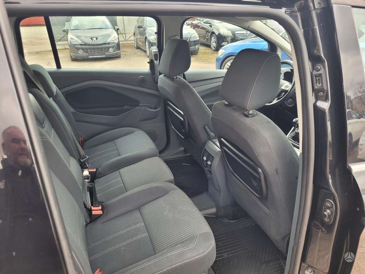 Ford Grand 2011 — photo 16