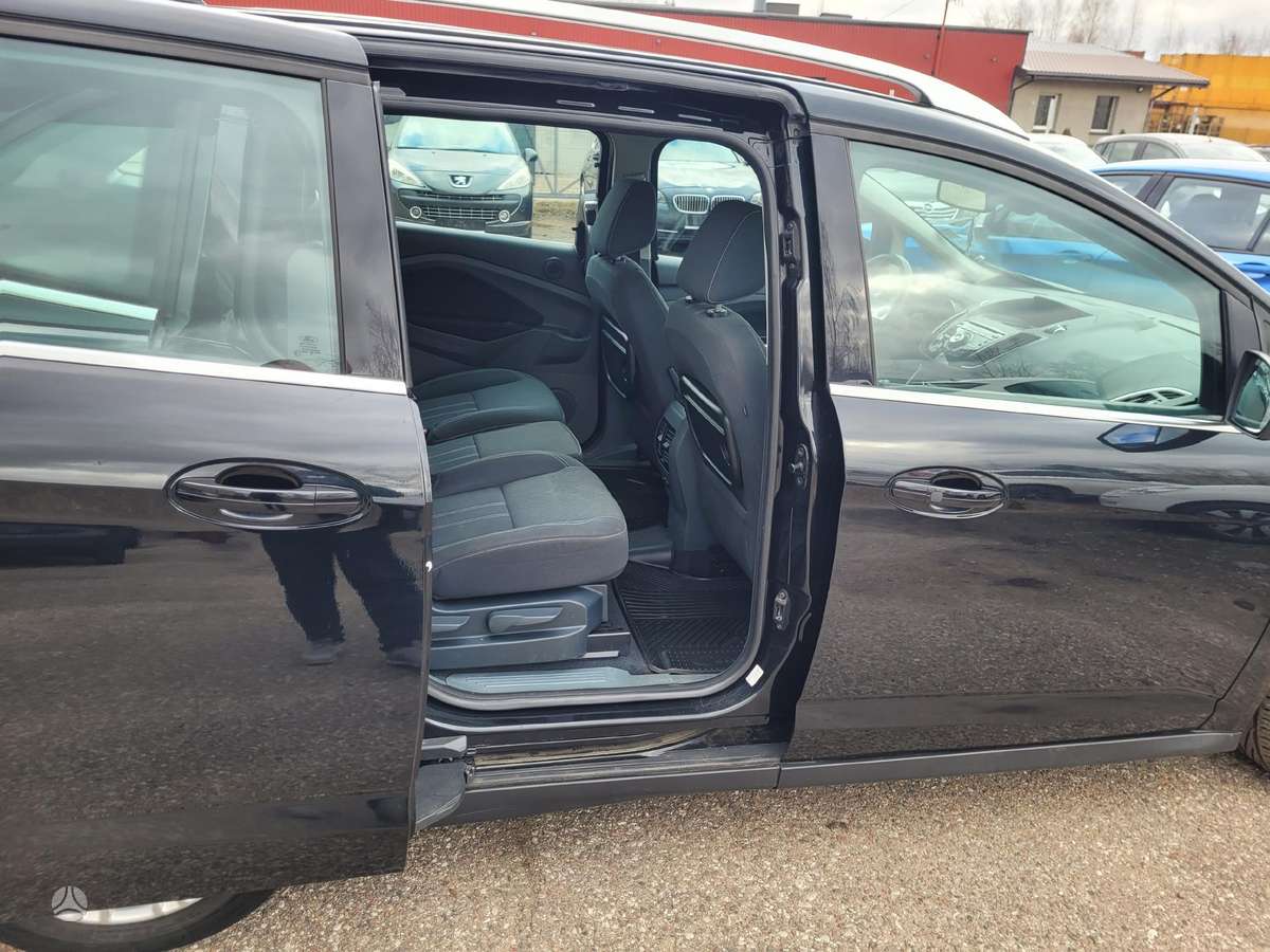 Ford Grand 2011 — photo 17