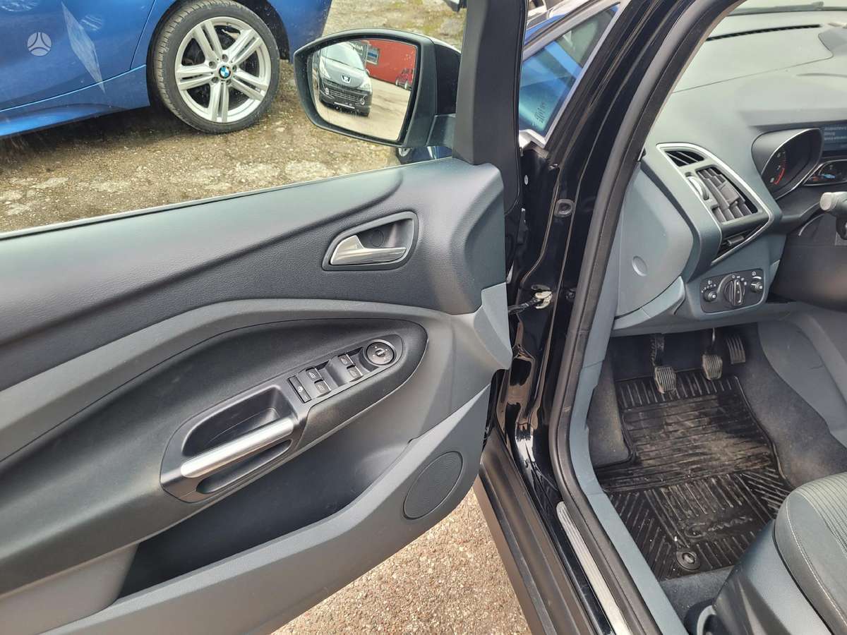 Ford Grand 2011 — photo 21
