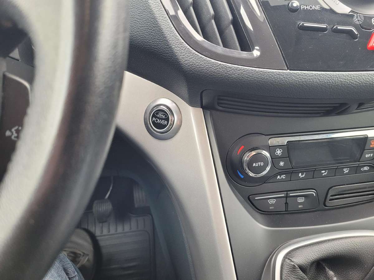 Ford Grand 2011 — photo 26