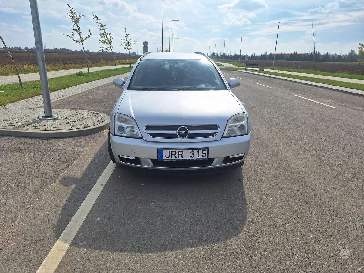 Opel Vectra 2005 — вигляд ззаду