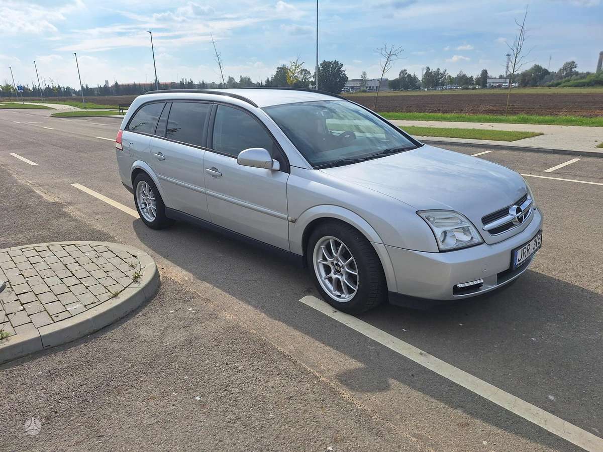 Opel Vectra 2005 — салон
