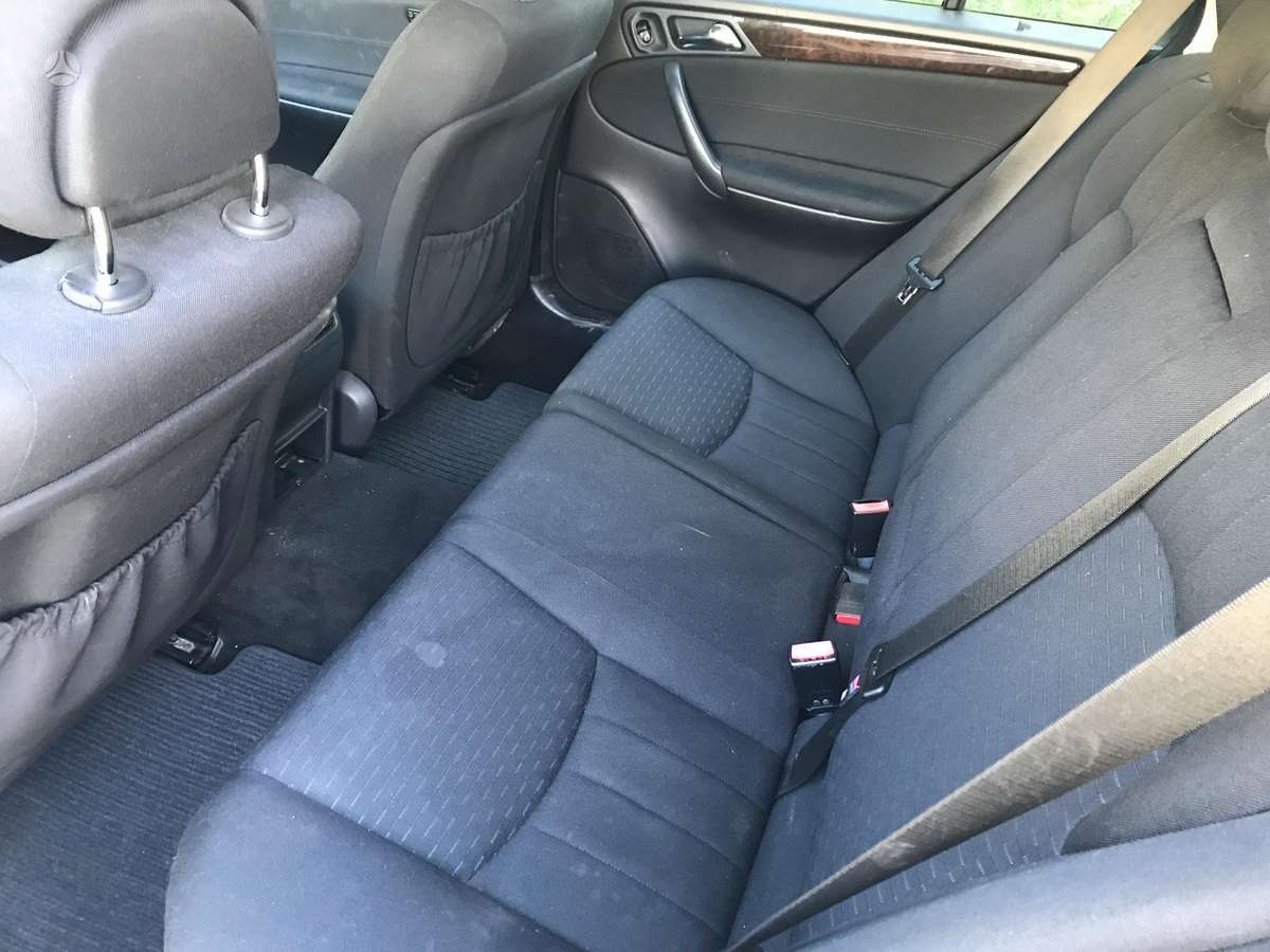 Mercedes-Benz C180 2005 — interior