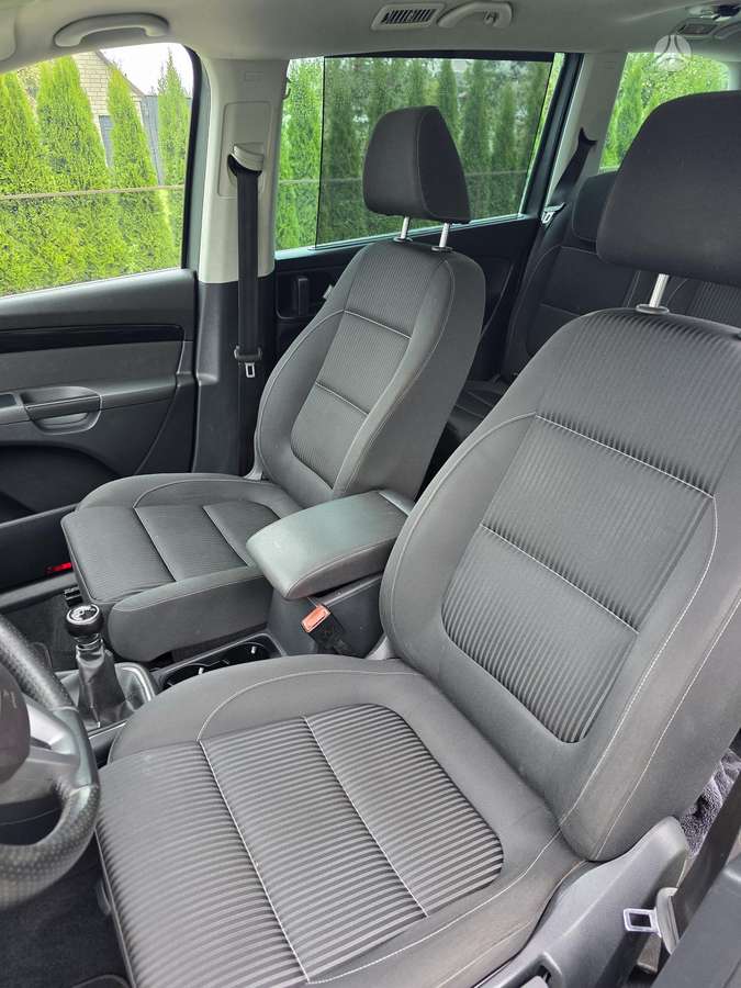 Seat Alhambra 2011 — photo 10