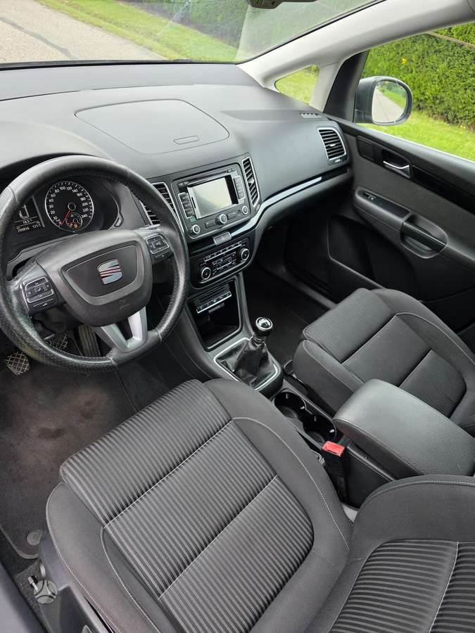 Seat Alhambra 2011 — photo 8
