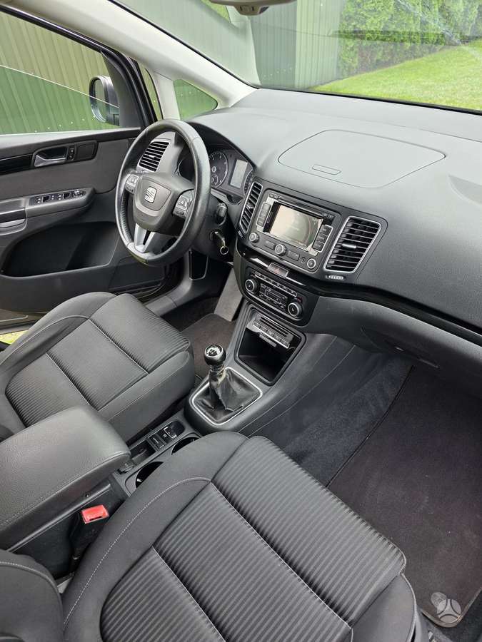 Seat Alhambra 2011 — photo 9