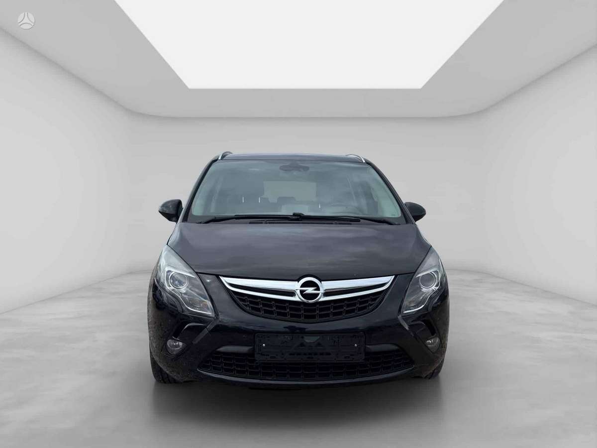 Opel Zafira 2013 — вигляд ззаду