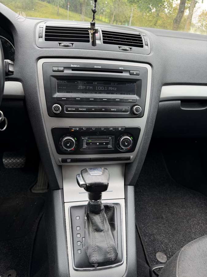 Skoda Octavia 2011 — photo 14