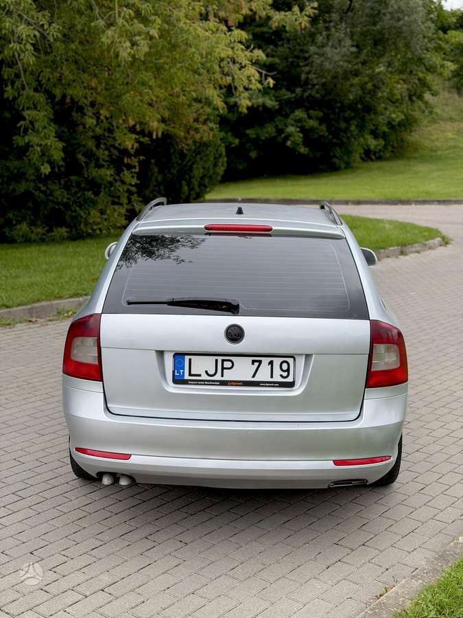 Skoda Octavia 2011 — engine 2000 cm³
