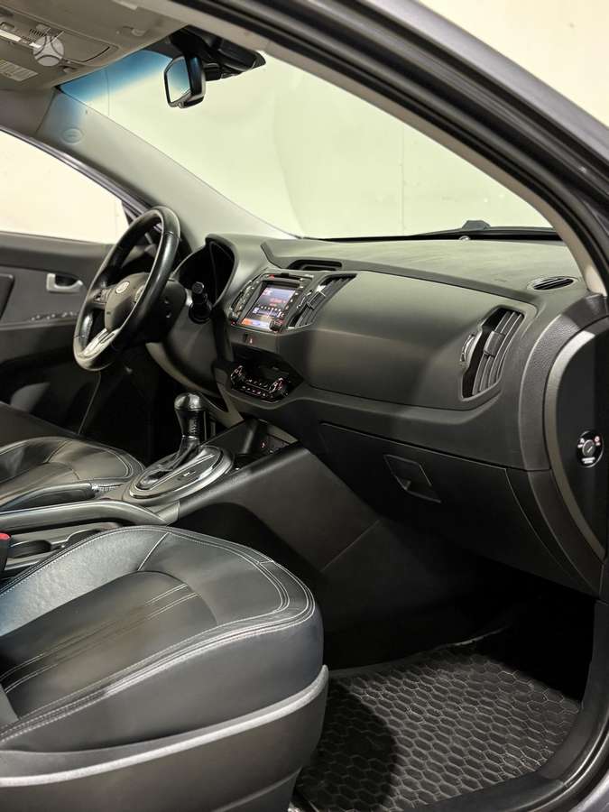 Kia Sportage 2011 — photo 16