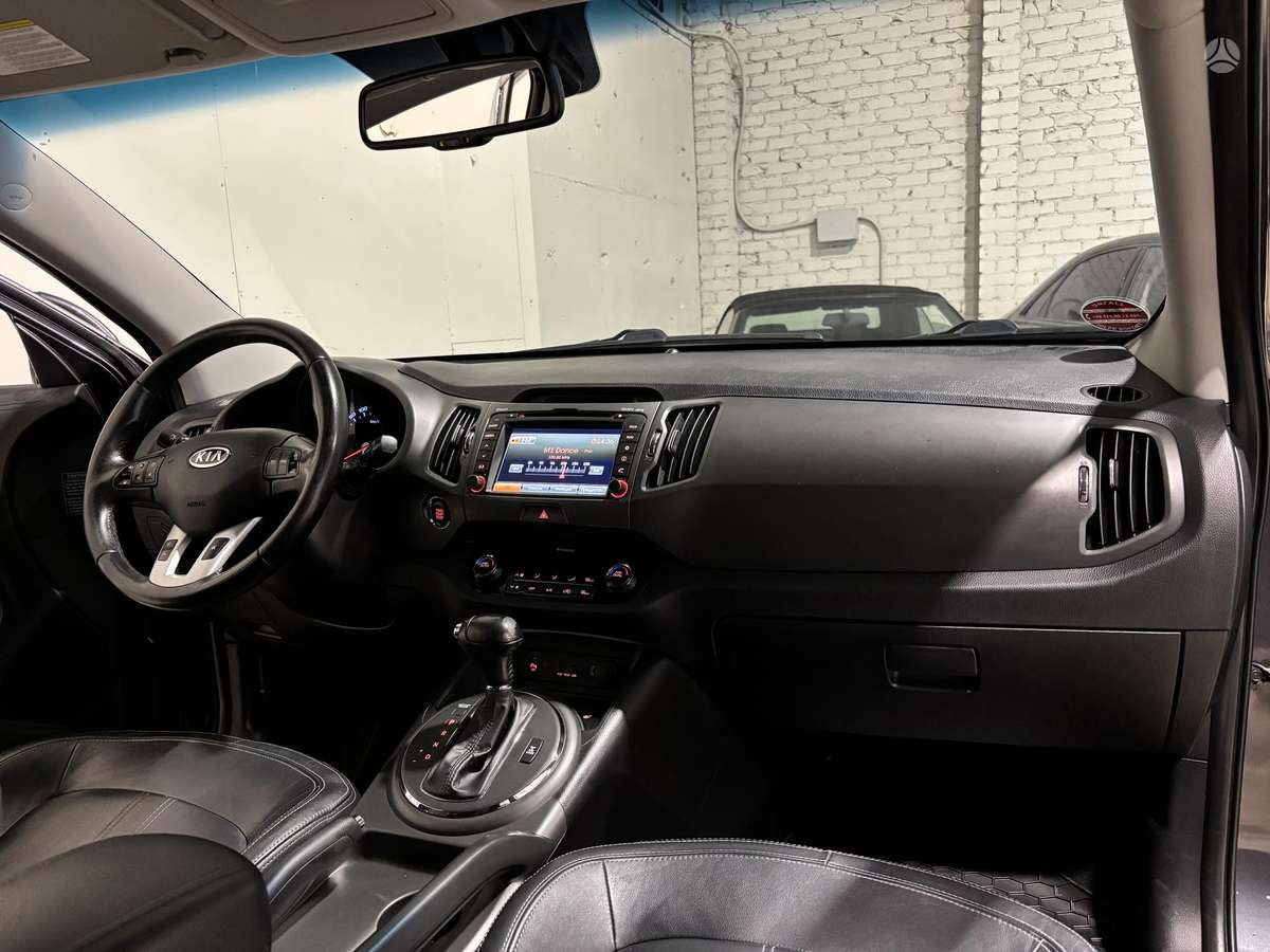 Kia Sportage 2011 — rear view
