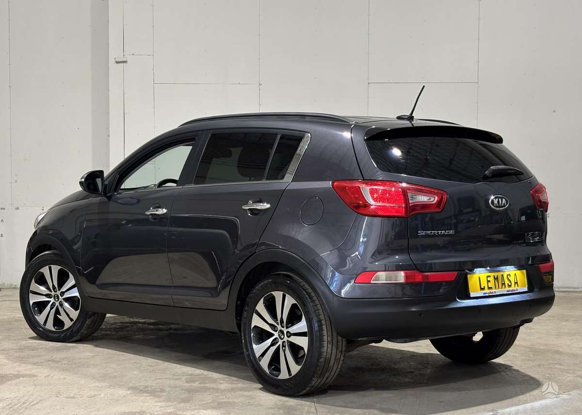 Kia Sportage 2011 — interior