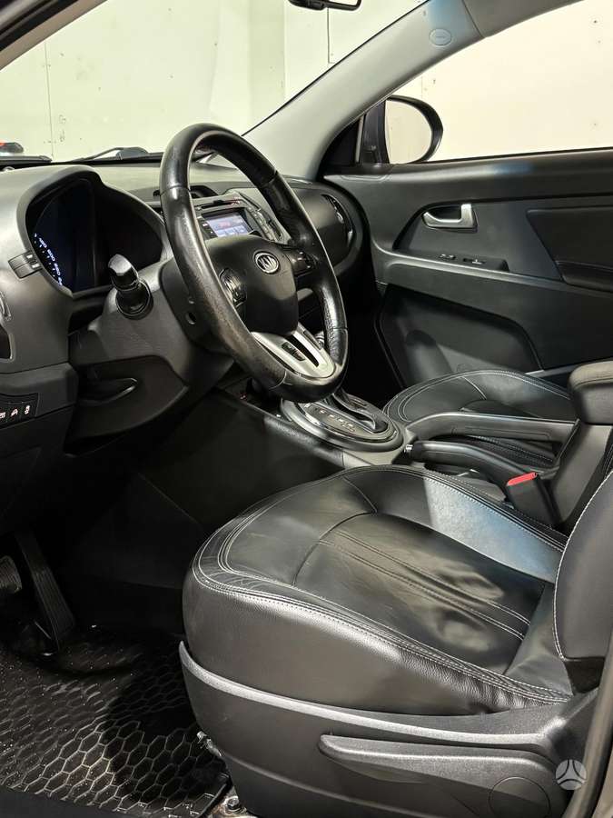 Kia Sportage 2011 — engine 1995 cm³, 184 HP (135kW)
