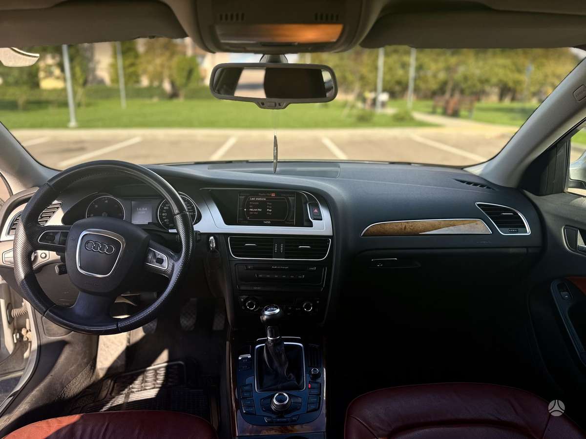 Audi A4 2009 — photo 8