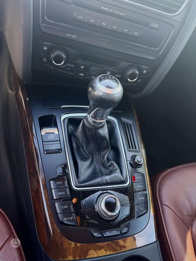 Audi A4 2009 — photo 9