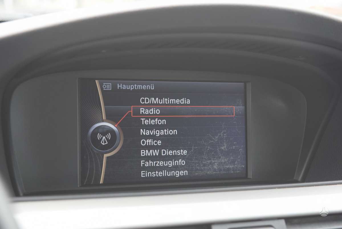 BMW 318 2010 — photo 13