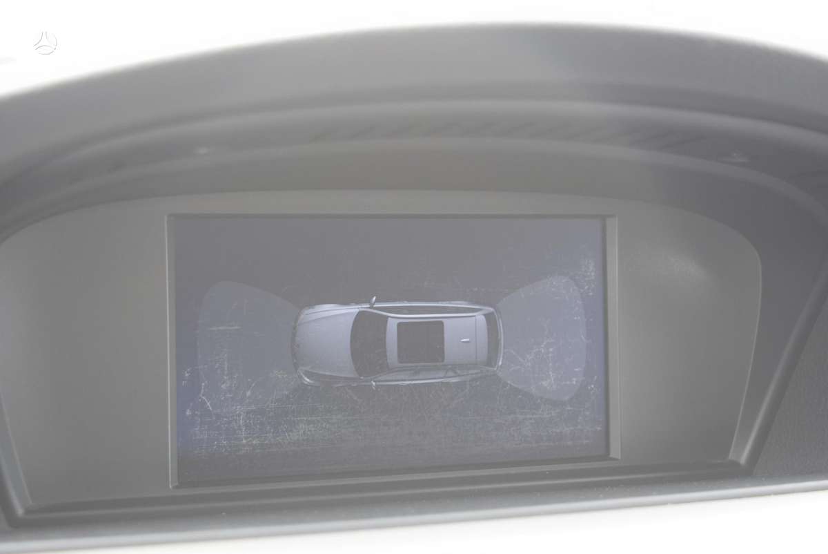 BMW 318 2010 — photo 15