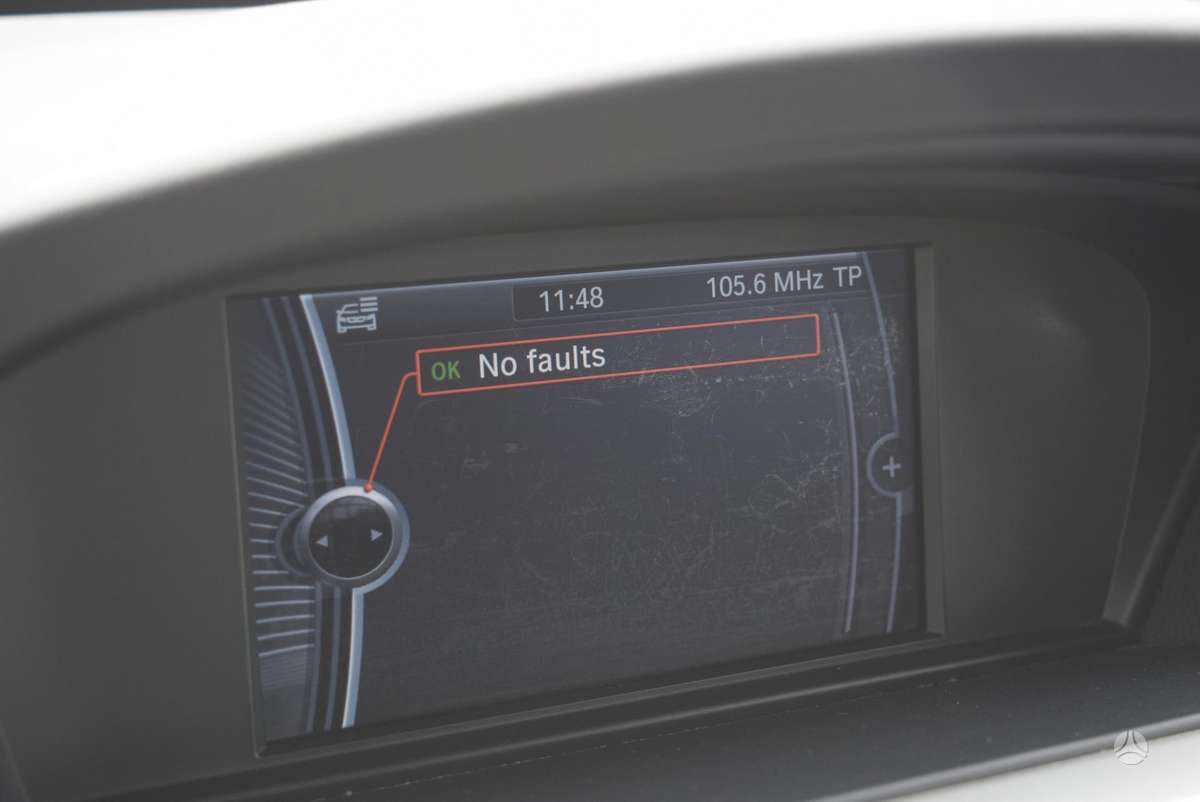 BMW 318 2010 — photo 18