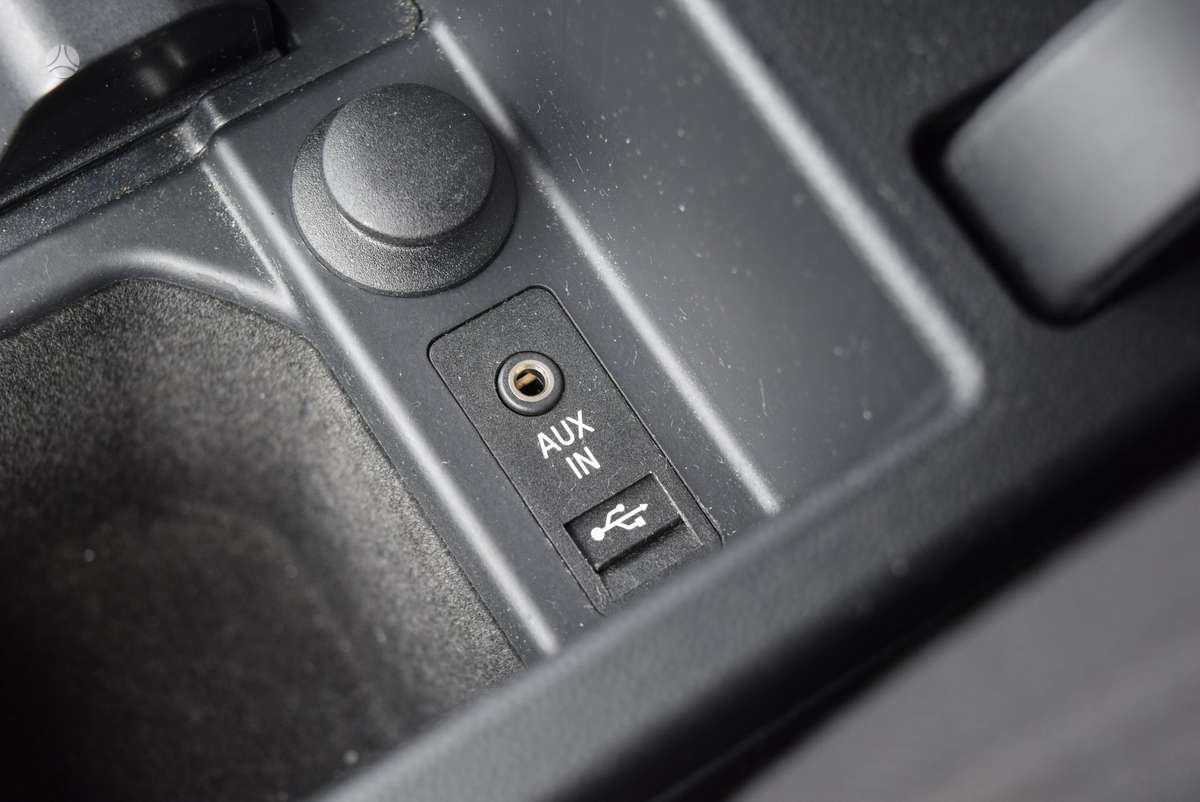 BMW 318 2010 — photo 19