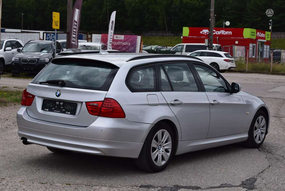 BMW 318 2010 — engine 1995 cm³, 143 HP (105kW)