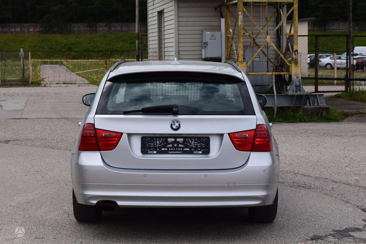 BMW 318 2010 — photo 5