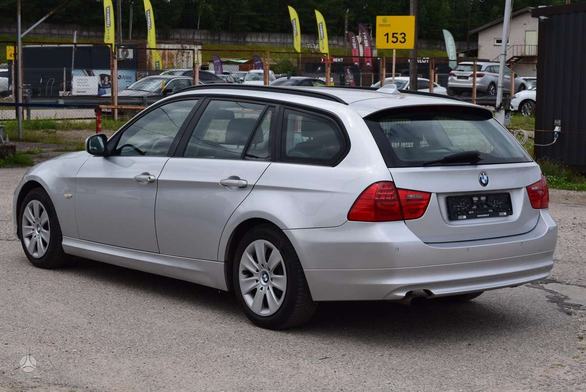 BMW 318 2010 — photo 6