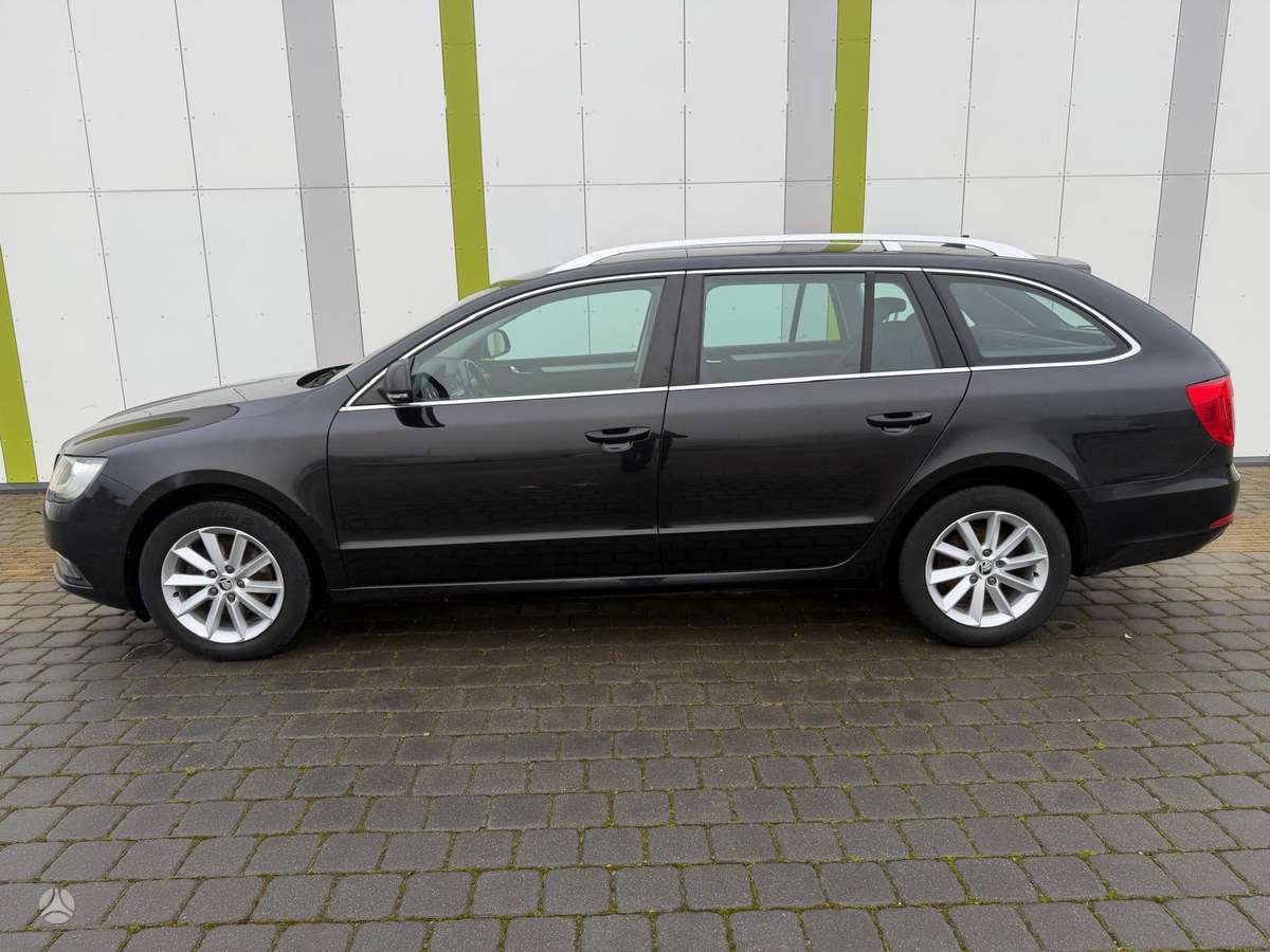 Skoda Superb 2014 — вигляд ззаду