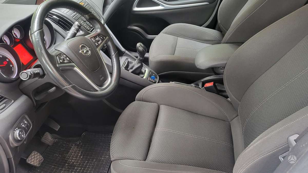 Opel Zafira 2015 — photo 12