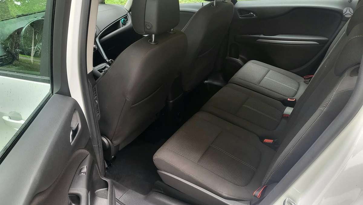 Opel Zafira 2015 — photo 8