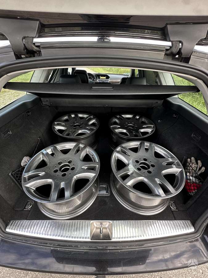 Mercedes-Benz E250 2011 — photo 12