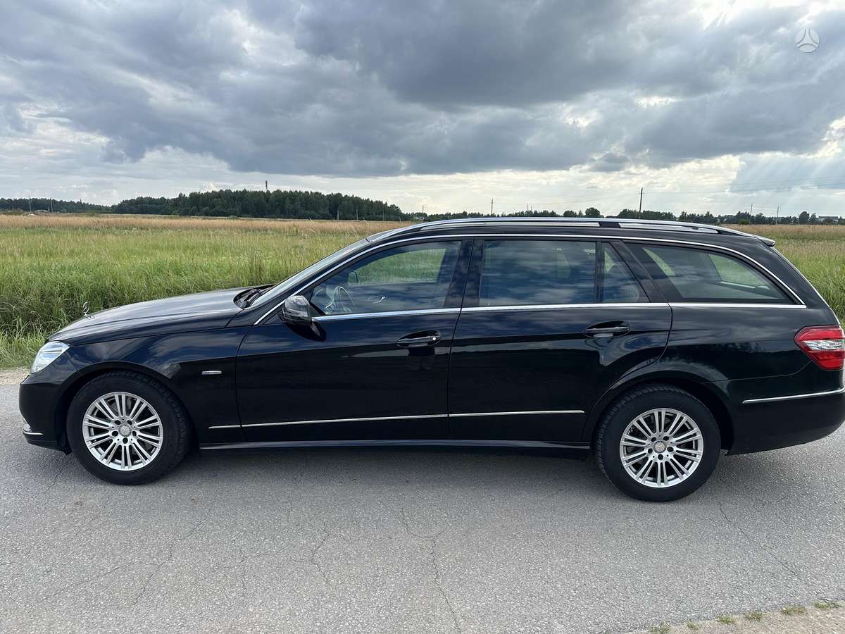 Mercedes-Benz E250 2011 — rear view