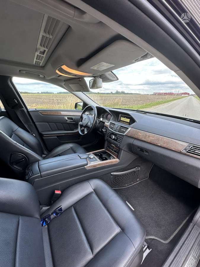 Mercedes-Benz E250 2011 — photo 7