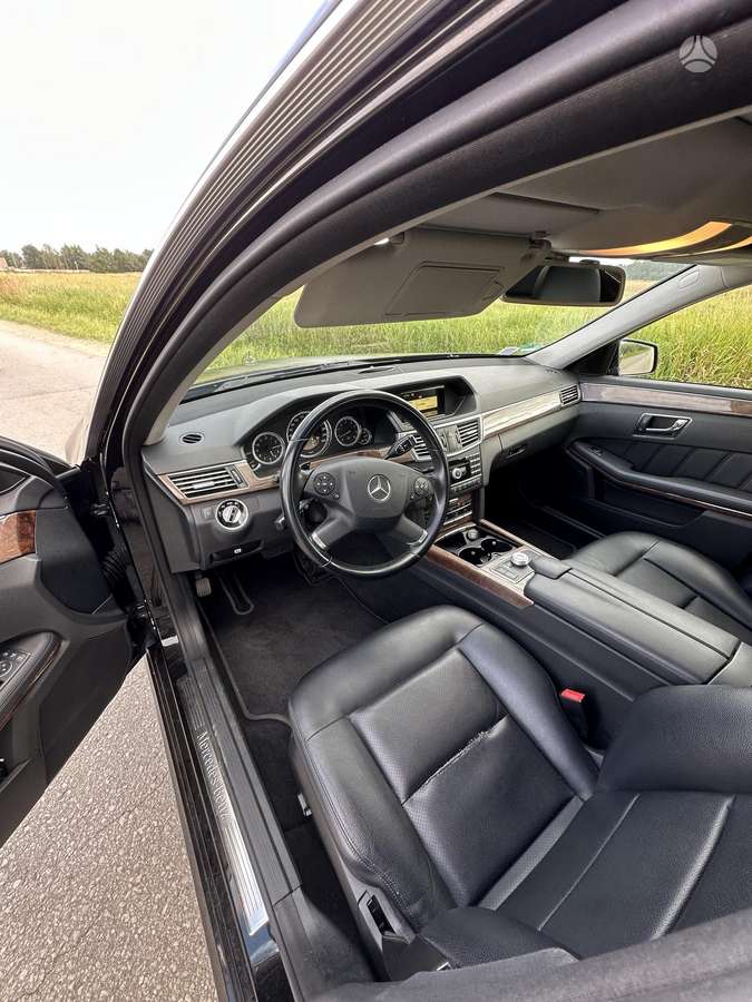 Mercedes-Benz E250 2011 — photo 8