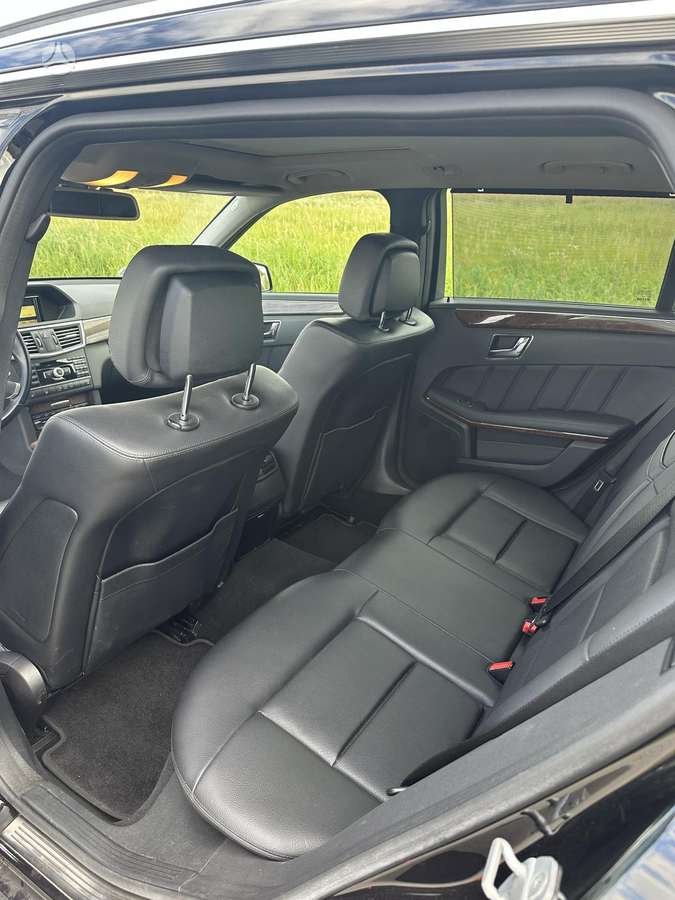 Mercedes-Benz E250 2011 — photo 9