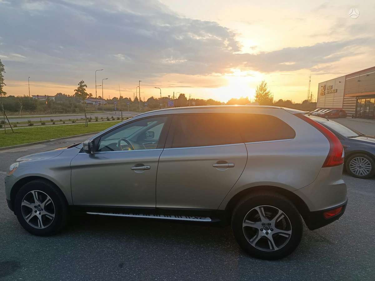 Volvo XC60 2011 — photo 8