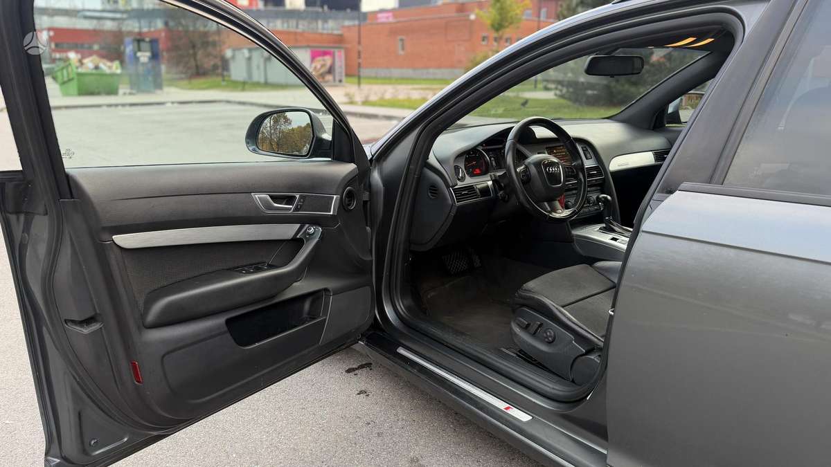 Audi A6 2010 — photo 17