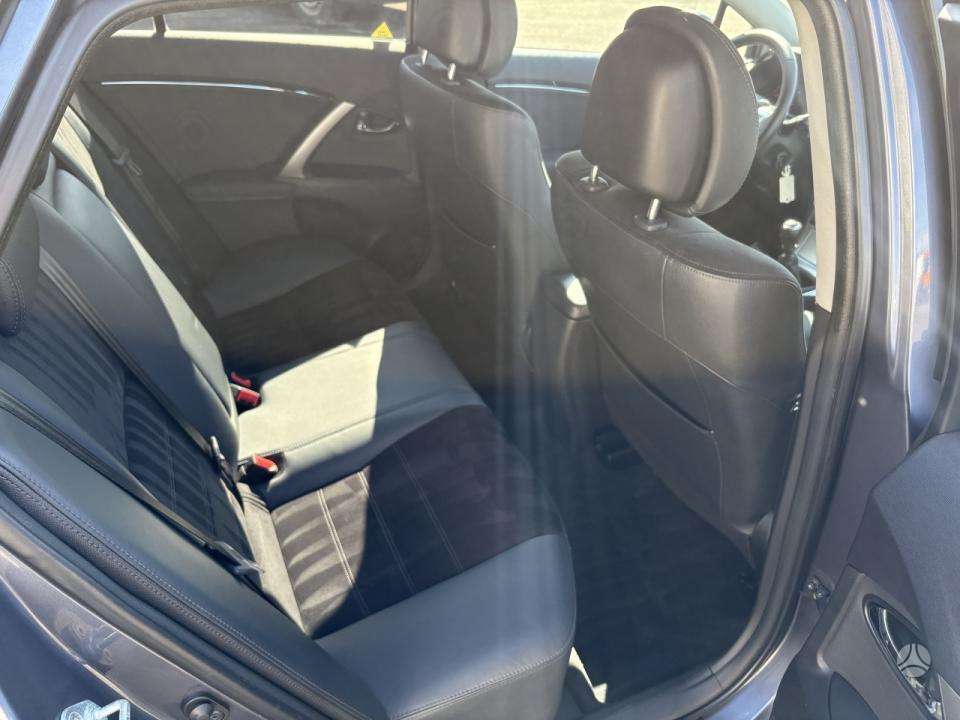 Toyota Avensis 2015 — photo 10