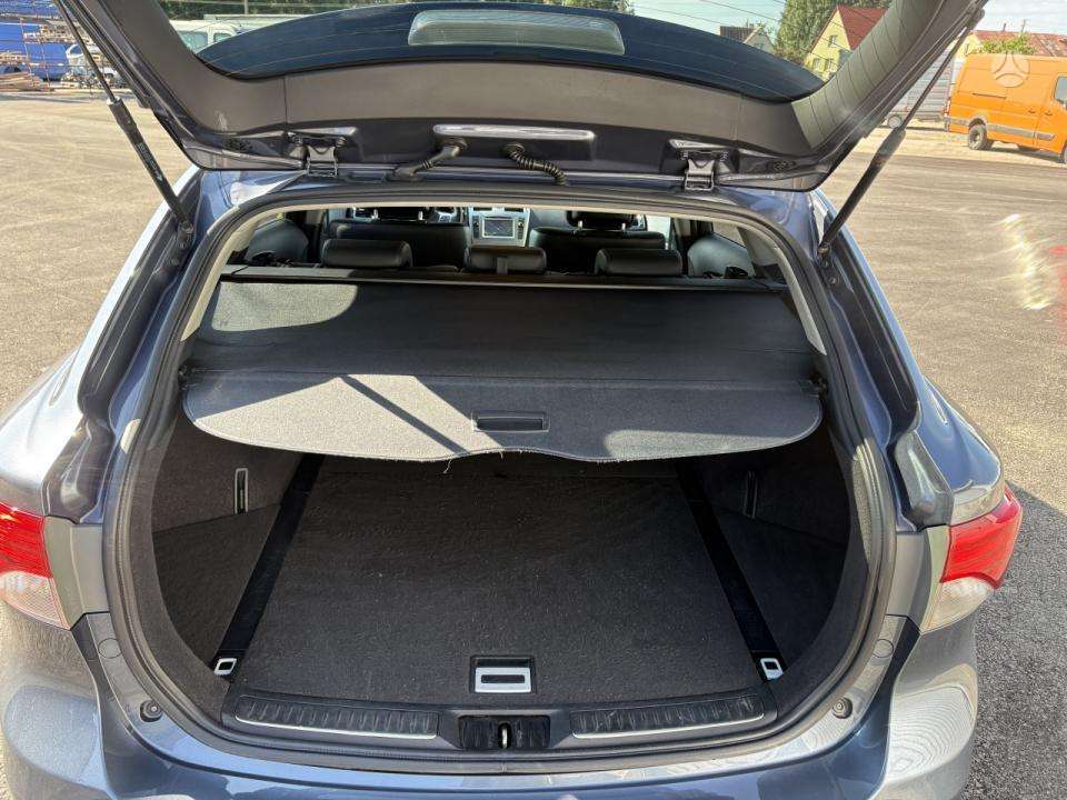 Toyota Avensis 2015 — photo 11