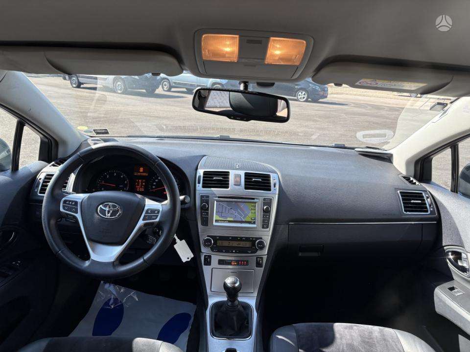Toyota Avensis 2015 — photo 12