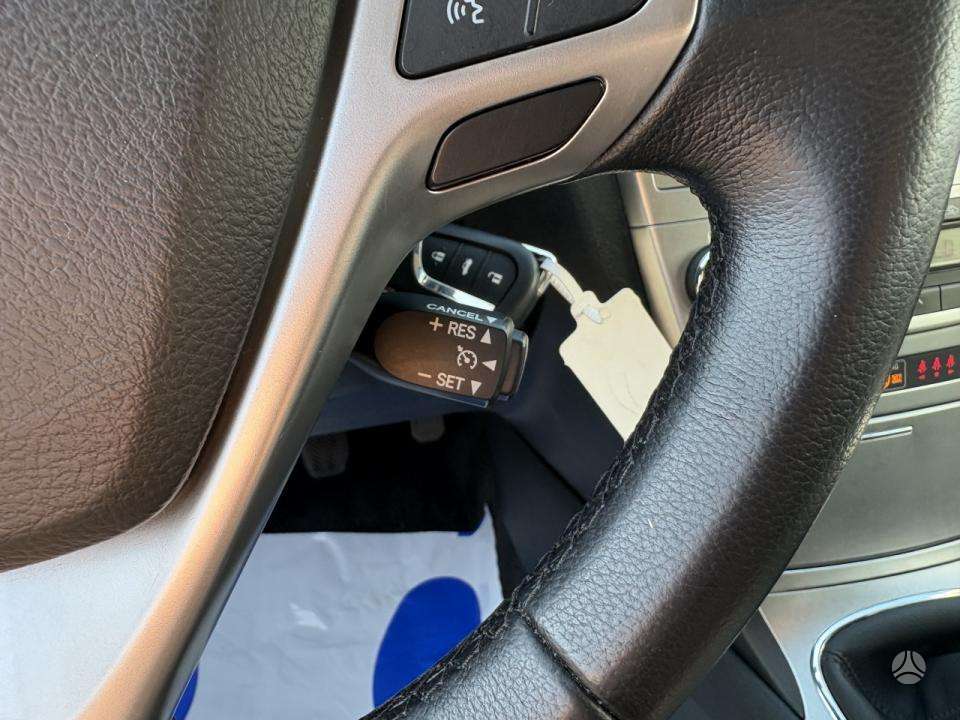 Toyota Avensis 2015 — photo 16